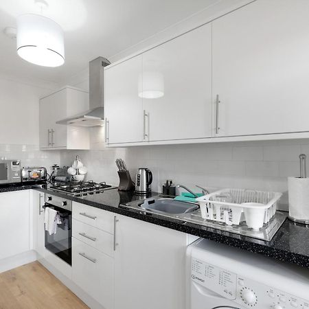 Pinewood Studios, Iver Slough Heathrow 1 & 2 Bedroom Apartments With Parking By Arista Living Eksteriør bilde