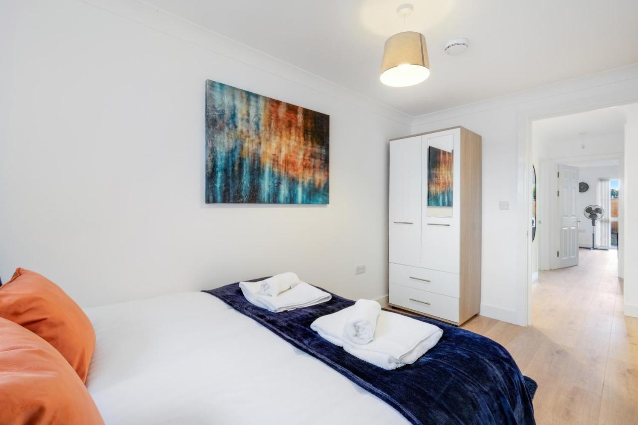 Pinewood Studios, Iver Slough Heathrow 1 & 2 Bedroom Apartments With Parking By Arista Living Eksteriør bilde