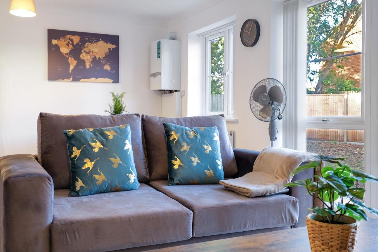 Pinewood Studios, Iver Slough Heathrow 1 & 2 Bedroom Apartments With Parking By Arista Living Eksteriør bilde