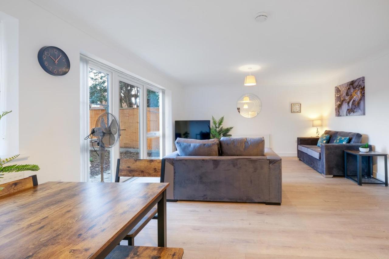 Pinewood Studios, Iver Slough Heathrow 1 & 2 Bedroom Apartments With Parking By Arista Living Eksteriør bilde