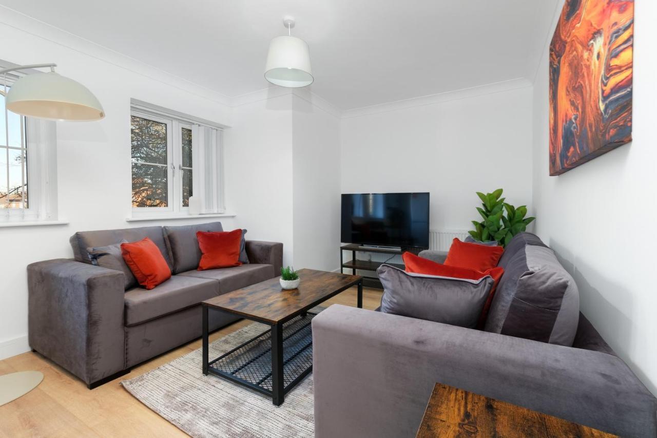 Pinewood Studios, Iver Slough Heathrow 1 & 2 Bedroom Apartments With Parking By Arista Living Eksteriør bilde