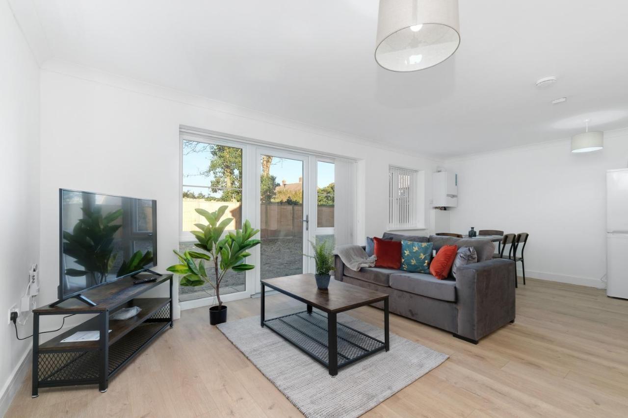 Pinewood Studios, Iver Slough Heathrow 1 & 2 Bedroom Apartments With Parking By Arista Living Eksteriør bilde