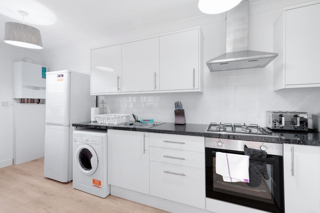 Pinewood Studios, Iver Slough Heathrow 1 & 2 Bedroom Apartments With Parking By Arista Living Eksteriør bilde
