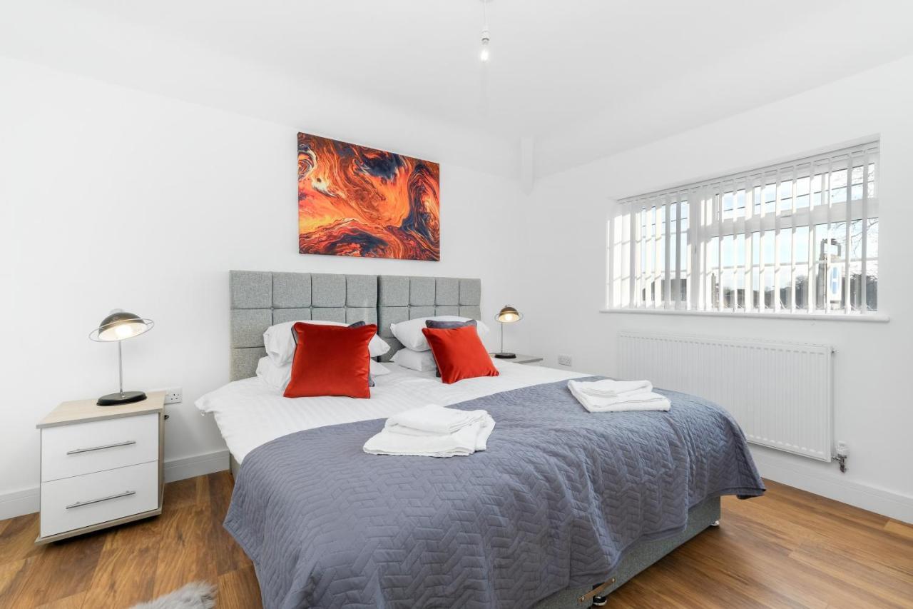 Pinewood Studios, Iver Slough Heathrow 1 & 2 Bedroom Apartments With Parking By Arista Living Eksteriør bilde