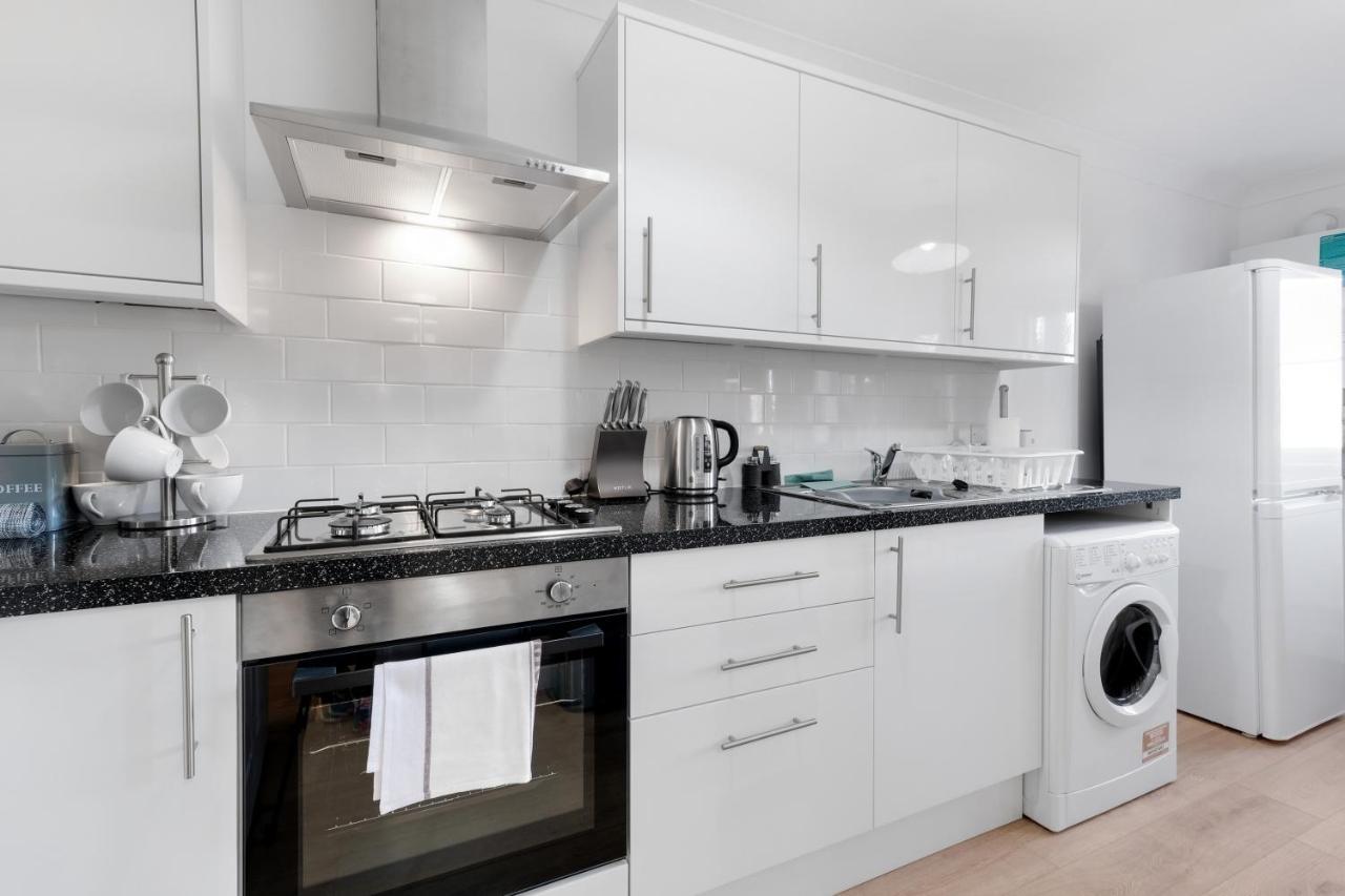 Pinewood Studios, Iver Slough Heathrow 1 & 2 Bedroom Apartments With Parking By Arista Living Eksteriør bilde