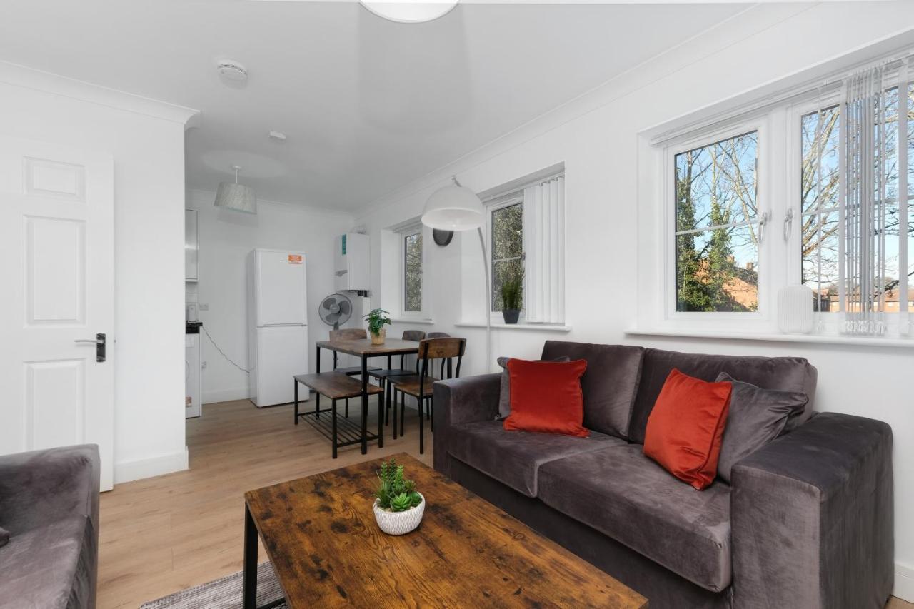 Pinewood Studios, Iver Slough Heathrow 1 & 2 Bedroom Apartments With Parking By Arista Living Eksteriør bilde