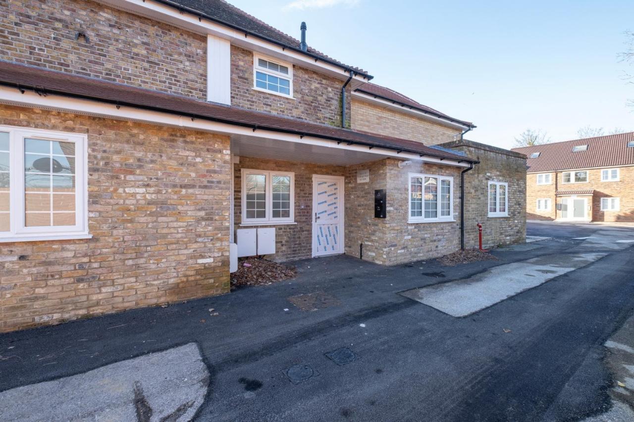 Pinewood Studios, Iver Slough Heathrow 1 & 2 Bedroom Apartments With Parking By Arista Living Eksteriør bilde