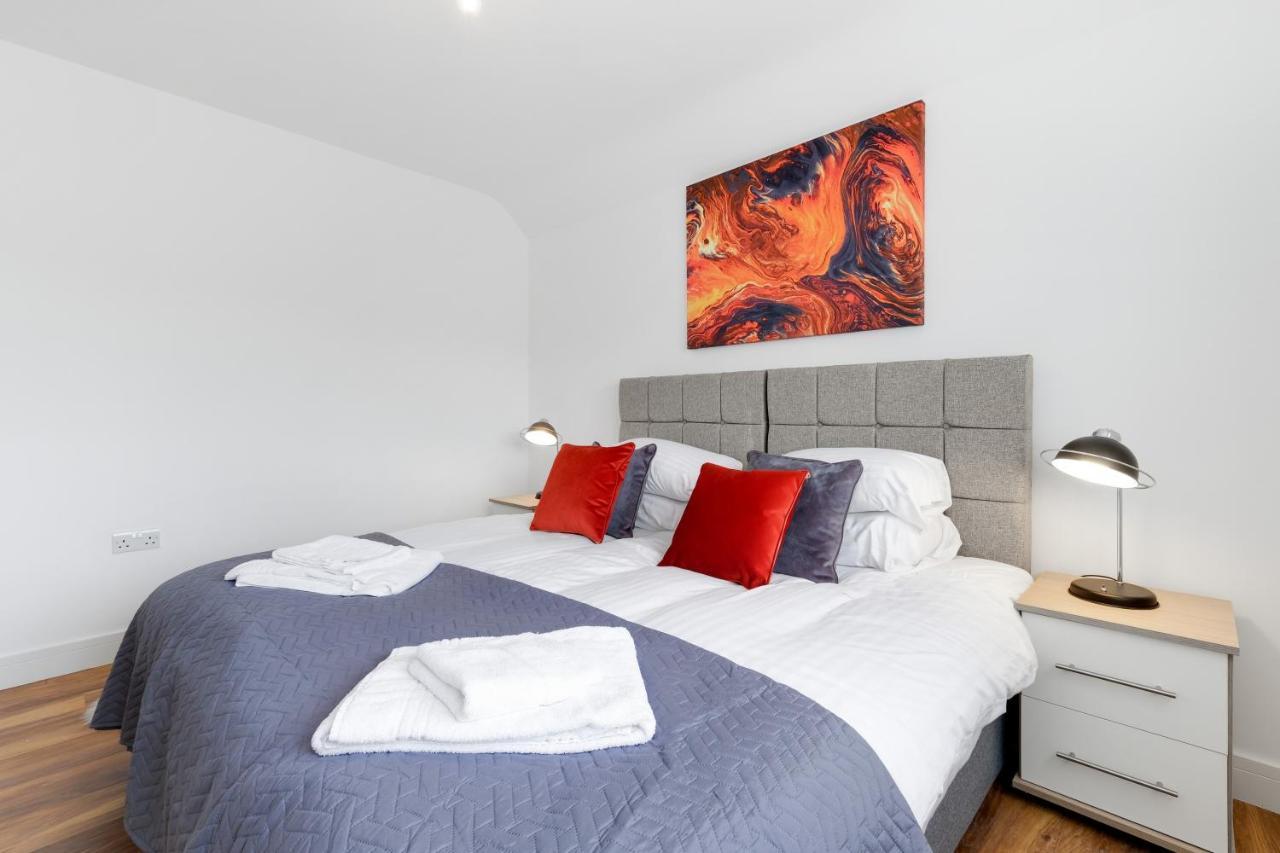 Pinewood Studios, Iver Slough Heathrow 1 & 2 Bedroom Apartments With Parking By Arista Living Eksteriør bilde