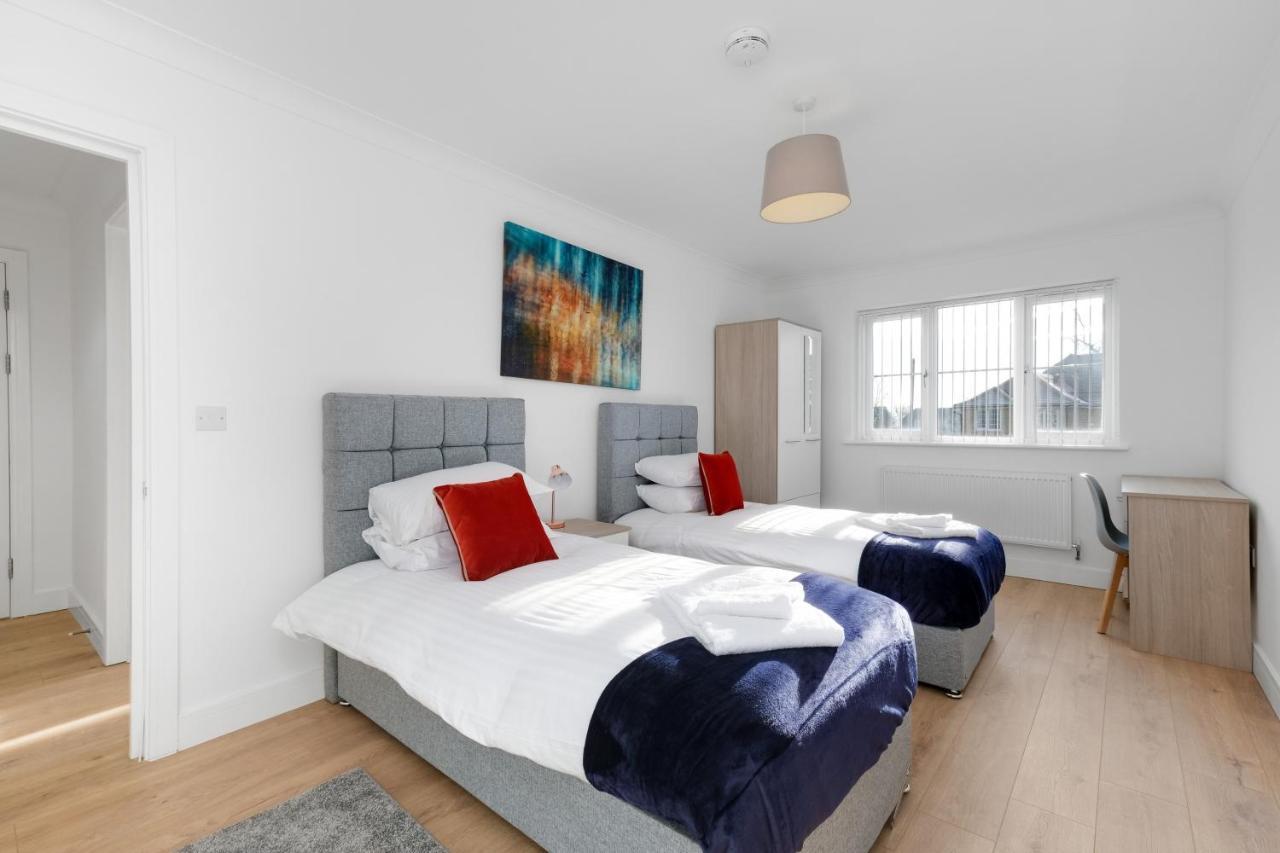 Pinewood Studios, Iver Slough Heathrow 1 & 2 Bedroom Apartments With Parking By Arista Living Eksteriør bilde