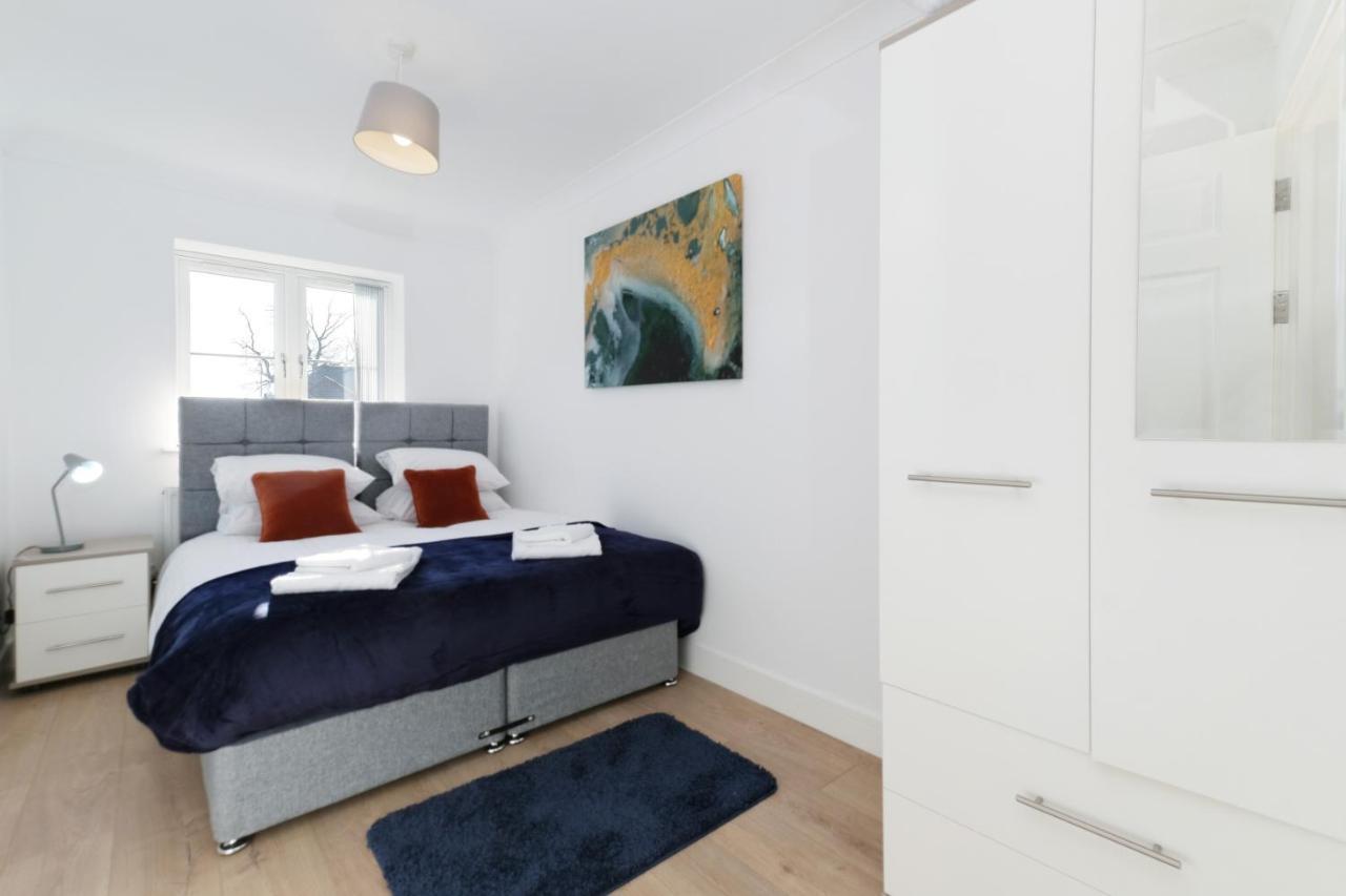 Pinewood Studios, Iver Slough Heathrow 1 & 2 Bedroom Apartments With Parking By Arista Living Eksteriør bilde