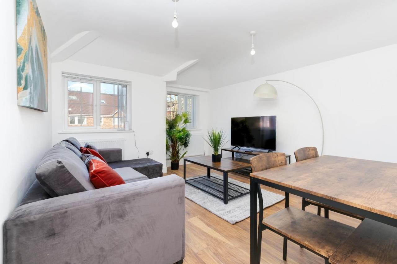 Pinewood Studios, Iver Slough Heathrow 1 & 2 Bedroom Apartments With Parking By Arista Living Eksteriør bilde