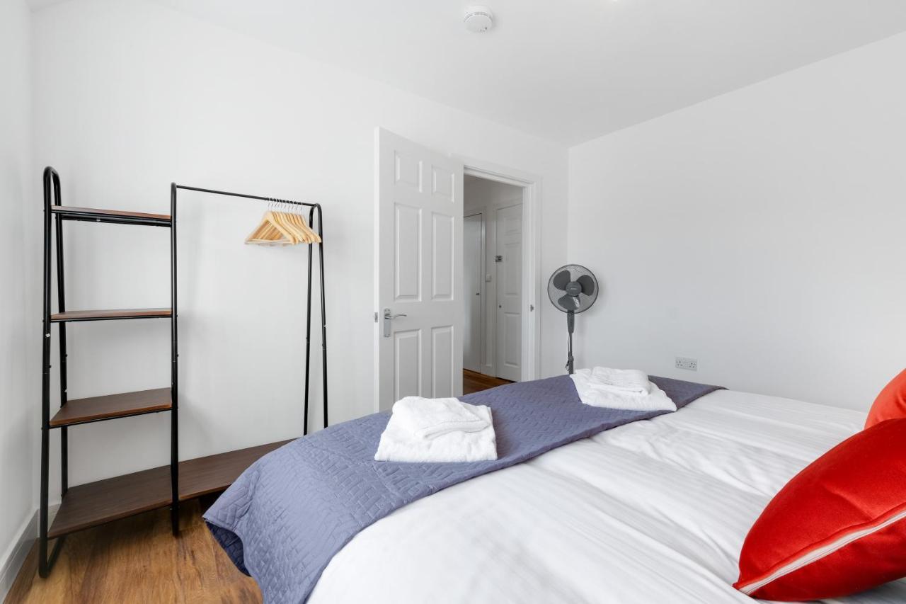 Pinewood Studios, Iver Slough Heathrow 1 & 2 Bedroom Apartments With Parking By Arista Living Eksteriør bilde