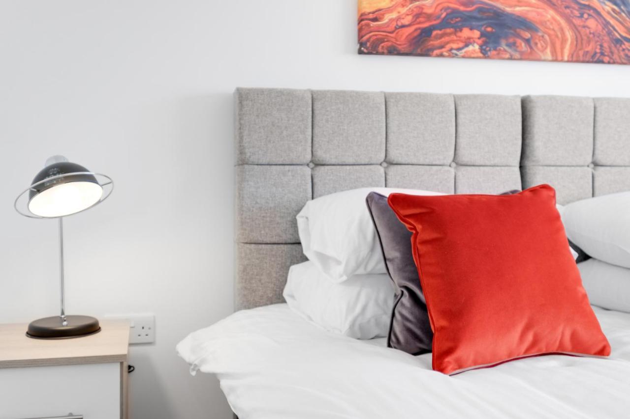 Pinewood Studios, Iver Slough Heathrow 1 & 2 Bedroom Apartments With Parking By Arista Living Eksteriør bilde