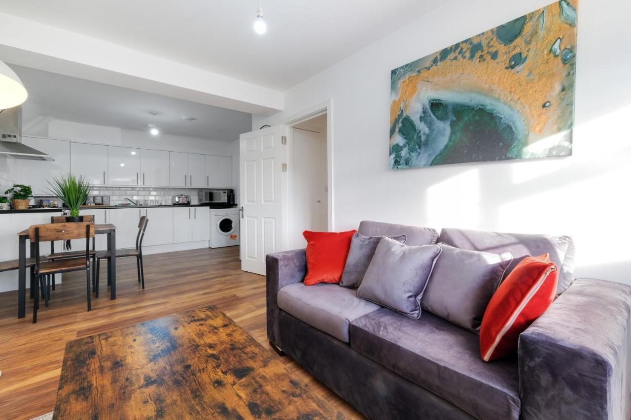 Pinewood Studios, Iver Slough Heathrow 1 & 2 Bedroom Apartments With Parking By Arista Living Eksteriør bilde