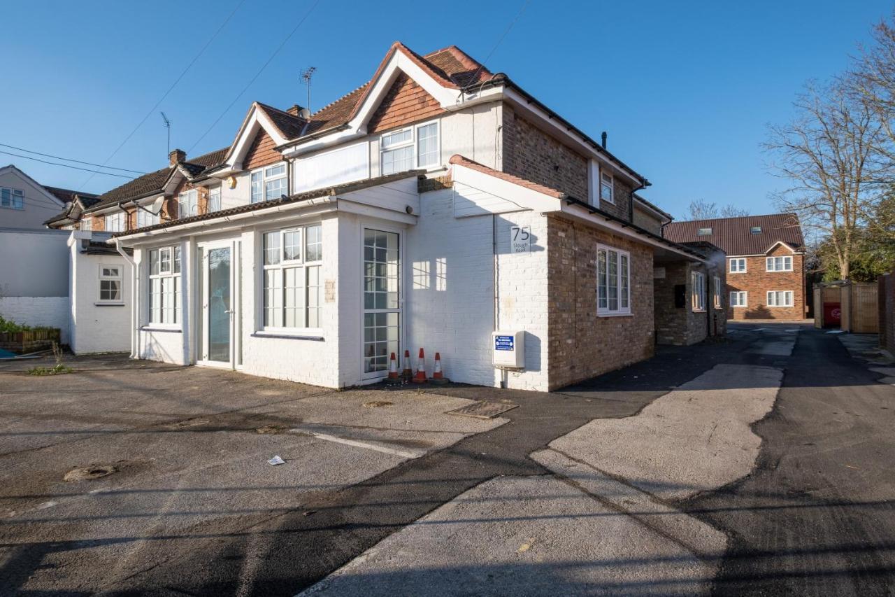 Pinewood Studios, Iver Slough Heathrow 1 & 2 Bedroom Apartments With Parking By Arista Living Eksteriør bilde